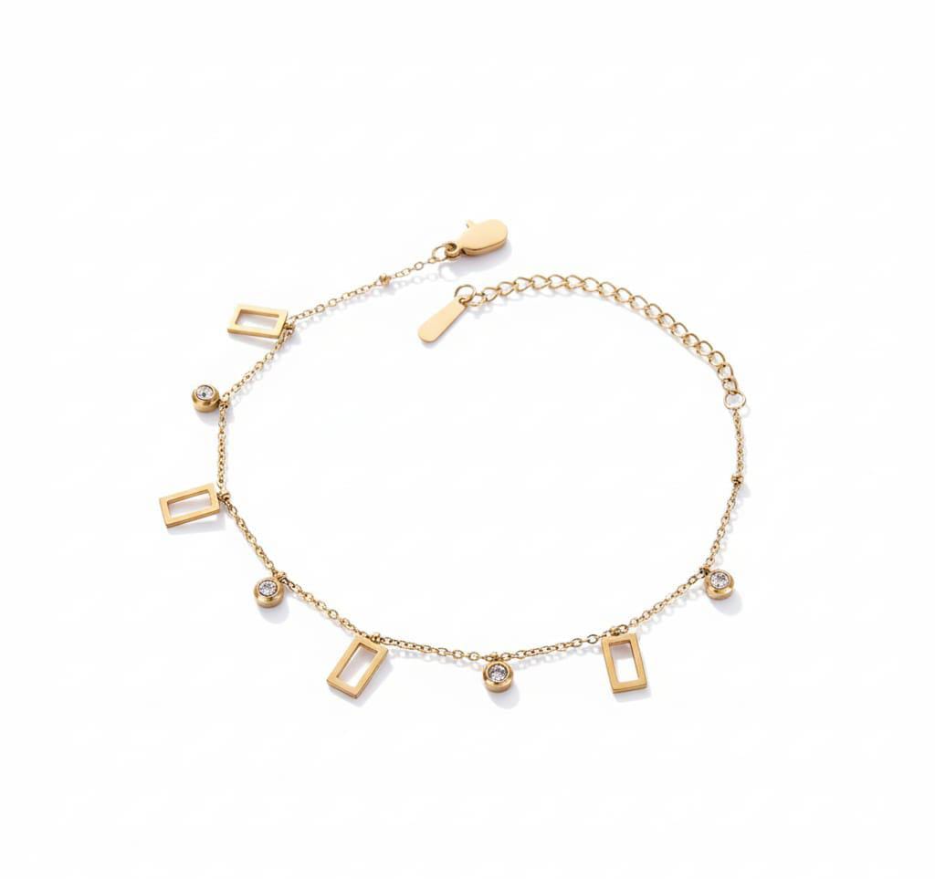 gold-tone chain bracelet