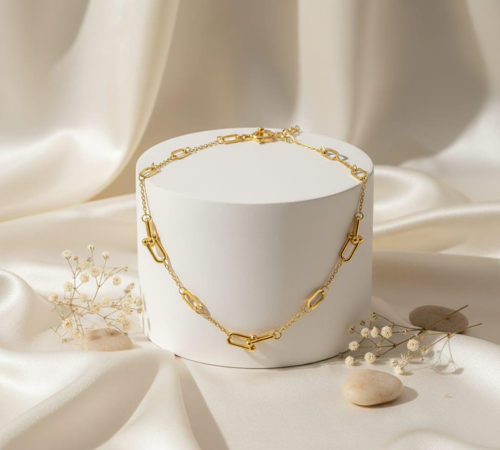 Chic Gold Link Necklace