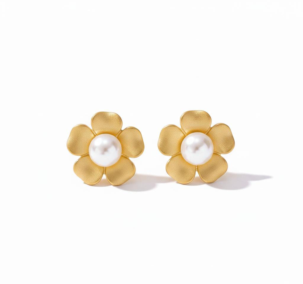 Boucles d'oreilles clous fleur dorées avec perle